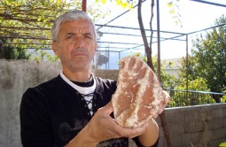 Šemsudin Begović with his fossil footprint